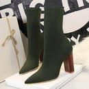 Bota Feminina Cano Curto com Salto Quadrado