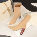 Bota Feminina Cano Curto com Salto Quadrado