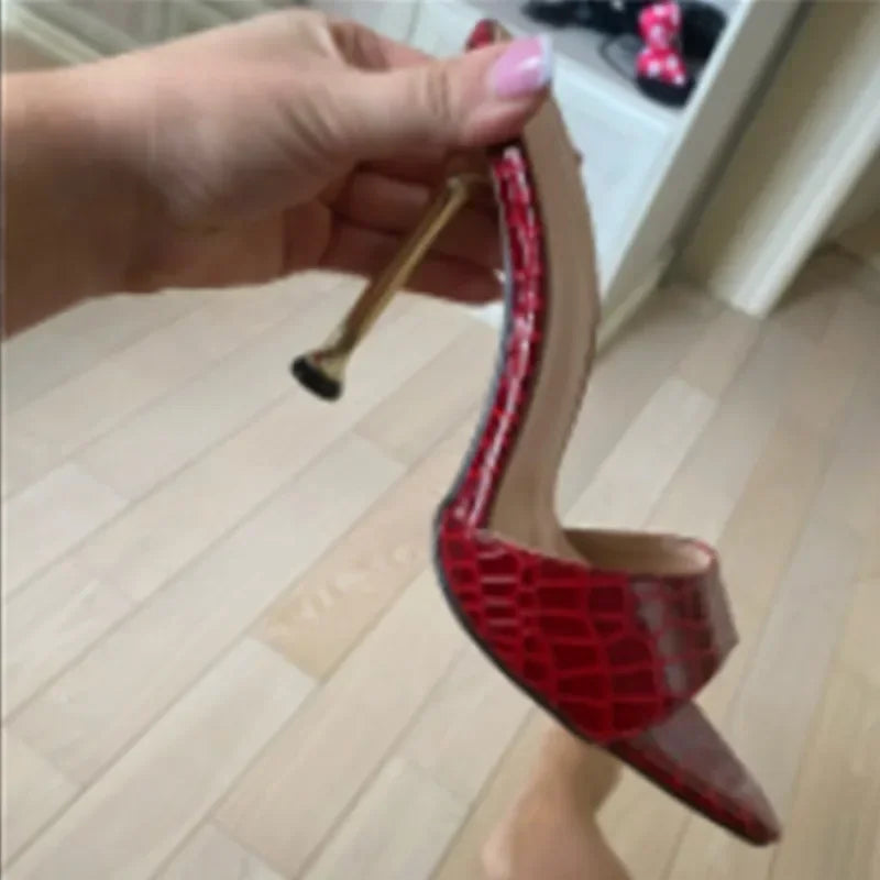 SANDÁLIA SALTO FINO ESTAMPA COBRA – ELEGÂNCIA SELVAGEM