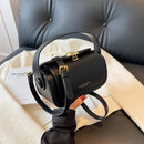 Classic Black Shoulder Bag - Elegância Atemporal