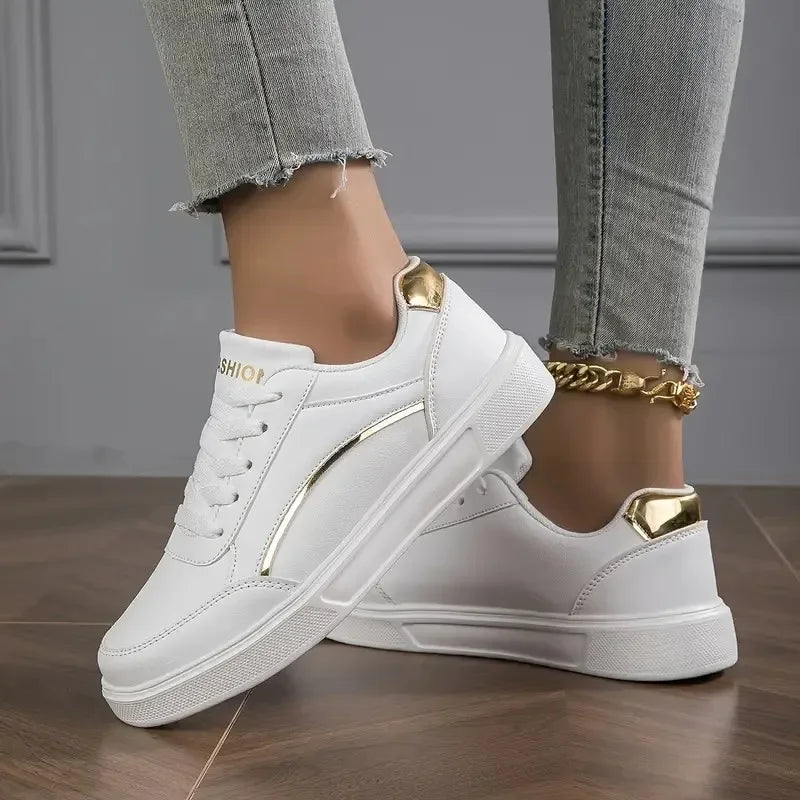 Tênis Feminino Tradicional Detalhe Dourado e Prata