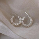 Par de Brincos Prata Cravejados em Pedras Pratas - Premium Luxo - Argola Pequena