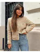 JAQUETA FEMININA DE TWEED – ELEGÂNCIA E ESTILO CLÁSSICO