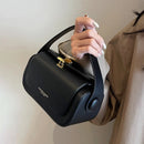 Classic Black Shoulder Bag – Bolsa Feminina Retrô e Versátil