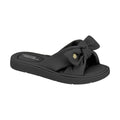 SANDÁLIAS FEMININAS MODARE – SLIDE FLAT EM NOBUCK COM DETALHE EM RENDA SOFT