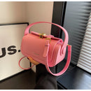 Classic Black Shoulder Bag – Bolsa Feminina Retrô e Versátil